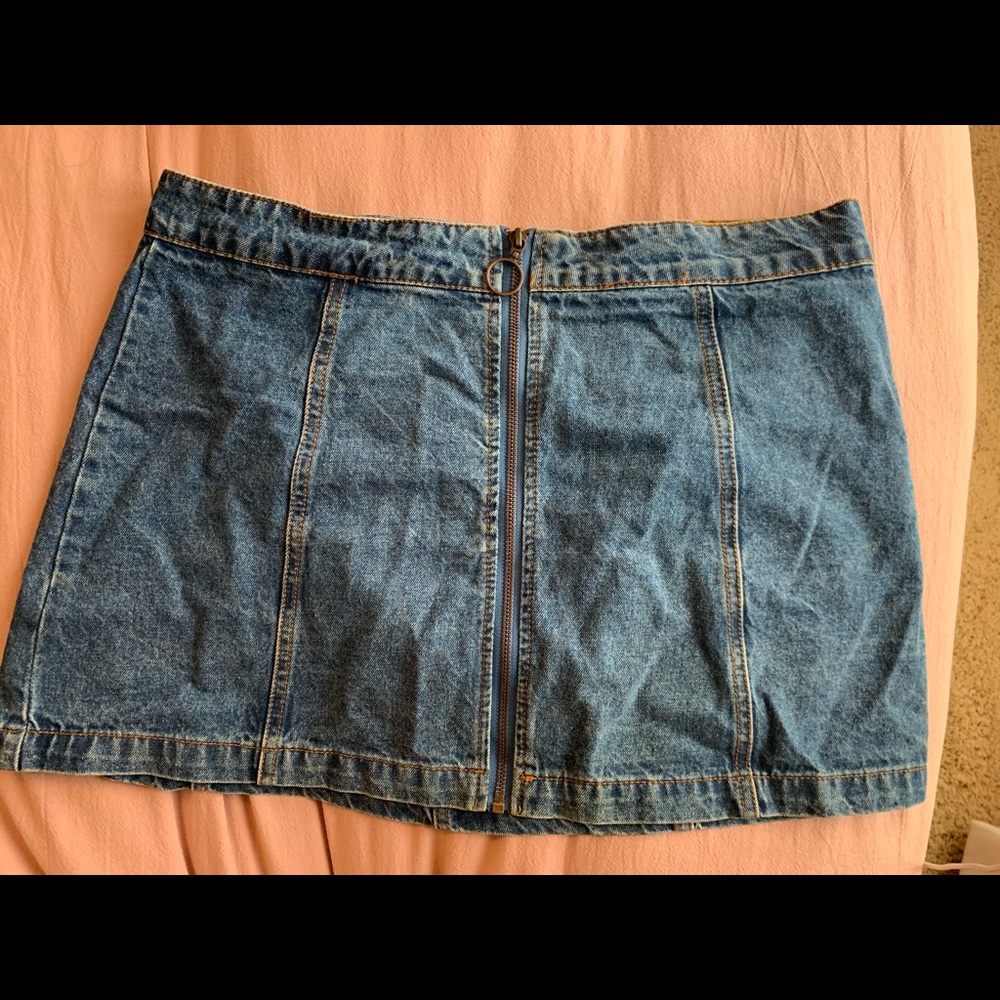 Women’s zip up denim skirt